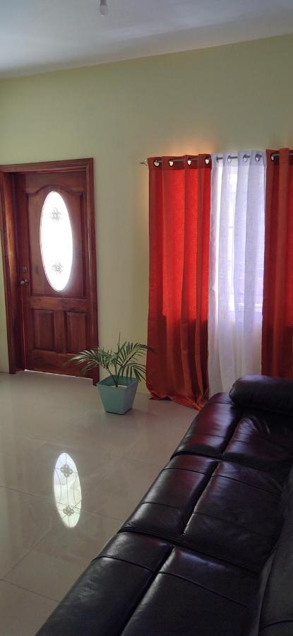 Royal Vybez Vacation Homes Spanish Town Exteriör bild