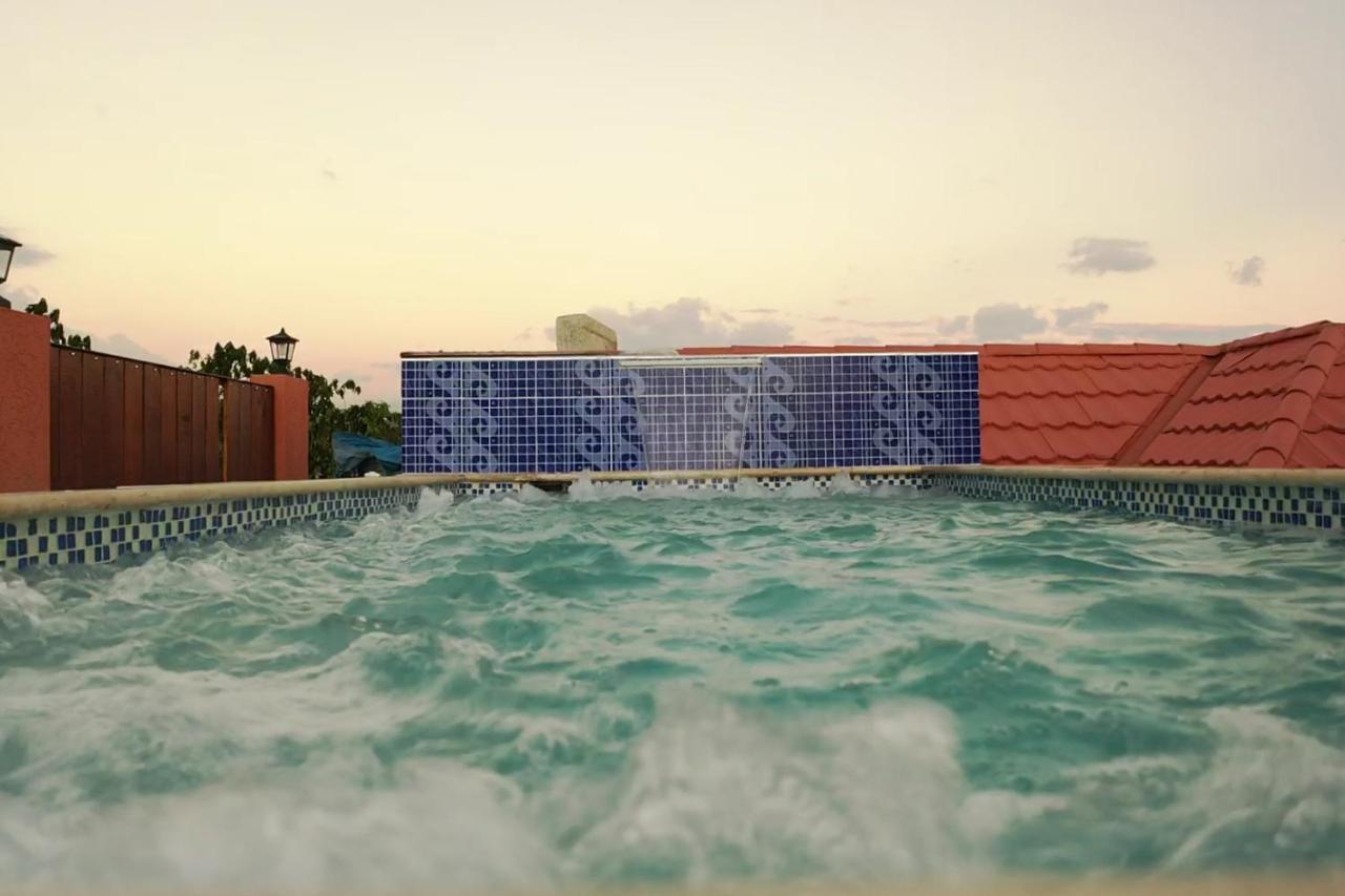 Royal Vybez Vacation Homes Spanish Town Exteriör bild